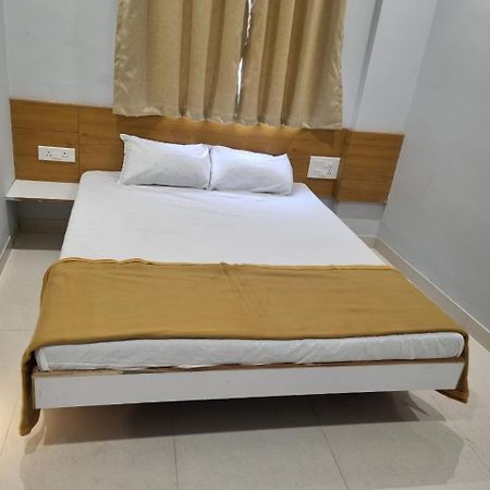 Vivanta Inn Lodge, Solapur Zewnętrze zdjęcie