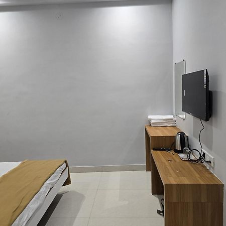 Vivanta Inn Lodge, Solapur Zewnętrze zdjęcie