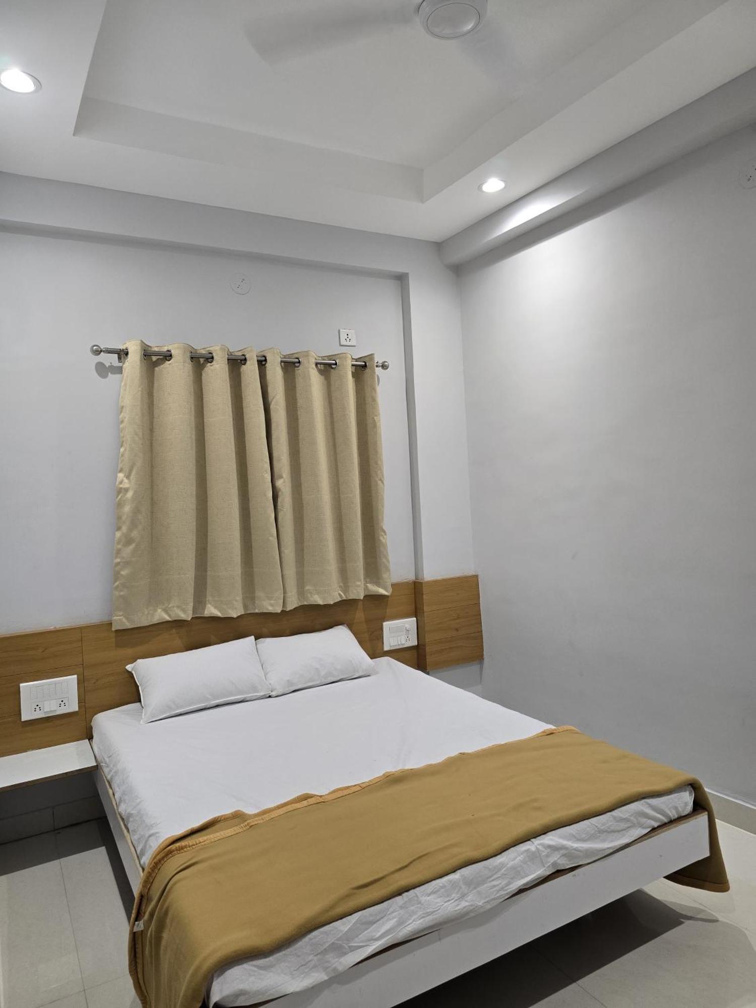 Vivanta Inn Lodge, Solapur Zewnętrze zdjęcie